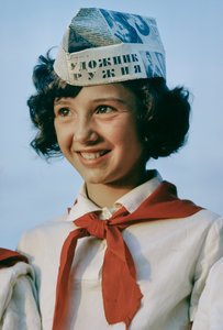 Ung pige i Ung pionerlejr, obligatorisk ungdomsorganisation, til sovjetisk indoktrinering, KHABAROVSK, USSR