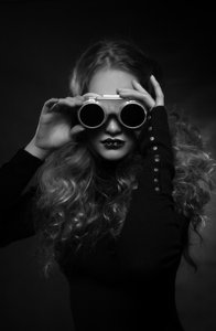 Portræt med steampunk-briller af Denisa Justusová Šumcová