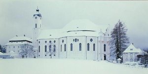 Udsigt over Wieskirche i sneen (foto) af Dominikus Zimmermann