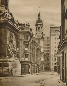 Ved bunden af monumentet Fish Street Hill, c1935. af Donald McLeish