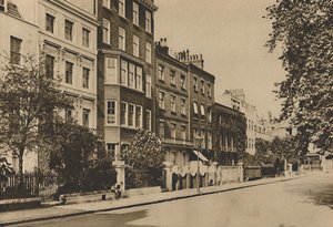 Kensington Square, som stadig bevarer freden i to århundreder, c1935. af Donald McLeish