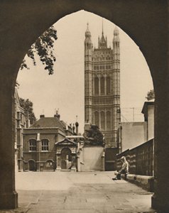 Little Deans Yard at Westminster: A View of an English Public School, c1935. af Donald McLeish