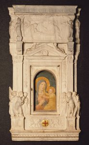 Eukaristiens sakramenttabernakel, eller Ciborium, af Donatello (1386-1466), med fragment af fresko fra det 14. århundrede, der forestiller febermadonna, Museum of Treasury of St Peter