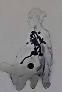 Figur tegnet med mørk blæk af Doris Schmitz