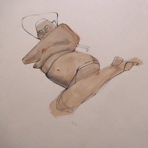 Afslappet strandkvinde