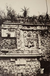 Uxmal, indisk basrelief, nonnepalads Uxmal, indisk basrelief, nonnepalads, 1860.