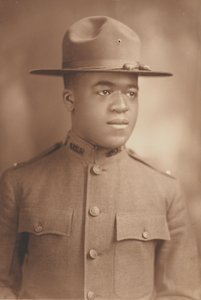 Fotografisk portræt af løjtnant Charles J. Blackwood, 1914-1918. af Duce and McClymonds