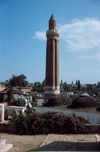 Udsigt over cannele-minareten i Yivli-moskeen (1230)