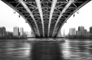 Under bybroen af EM-Photographies