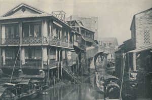 Tilsmudset vand under en bro, der fører til ulækre hjem af fattigdom og smerte, c1935 af ENA
