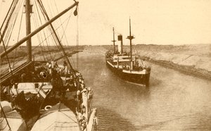 Dampskibe passerer i Suez-kanalen, c1930.