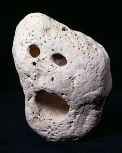 Munch Pebble (Jurassic kalksten) af E. Mari Lapis