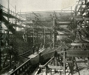 The Building of a War-Ship: En førsteklasses krydser i gang ved Themsen jernværk, c1897