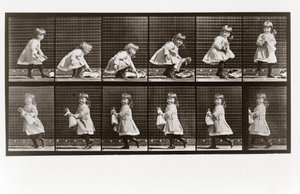 Barn leger med dukke, plade 481 fra Animal Locomotion, 1887 af Eadweard Muybridge