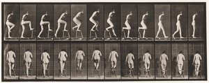 Tallerken 180. At træde på og over en stol af Eadweard Muybridge