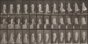 Tavle nummer 143. Går ned ad trapper, en kop og underkop i højre hånd af Eadweard Muybridge