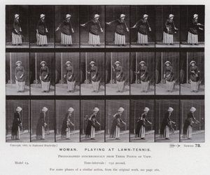 Den menneskelige figur i bevægelse: Kvinde, der spiller på græsplæne (s/h foto) af Eadweard Muybridge