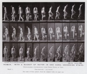 Den menneskelige figur i bevægelse: Kvinde, med en spand vand i den ene hånd, op ad trapper (s/h foto) af Eadweard Muybridge