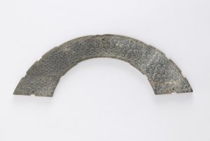 Tynd plaque skåret i cirkelbue, af typen huang, Changsha, Hunan-provinsen, 4.-3. århundrede f.Kr. (jade)