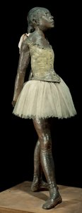 14 år gammel eller stor danser klædt Skulptur af Edgar Degas (1834-1917) i bronze patina, tyl og pink satin på træfod af Edgar Degas