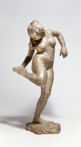 Danser ser på sin fodsål (gips) af Edgar Degas