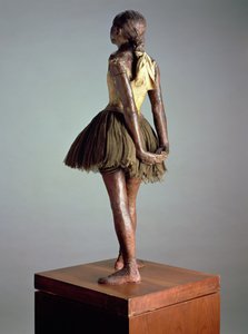 Lille danser, 14 år gammel, set bagfra (polykrom bronze, satinbånd og træ) (se også 100777)
