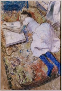 Ung pige strakte sig ud og kiggede på et album, ca. 1889 af Edgar Degas