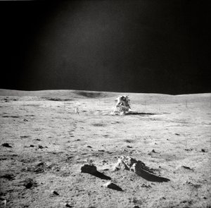 Apollo 14 EVA View, måneoverflade, 1971. af Edgar Mitchell