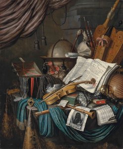 En globus, en kiste med juveler og medaljoner, bøger, en slæbeskiver, en sækkepibe, en lut, en violin, en opadvendt sølv tazza og roemer, en nautilusskal, en blokfløjte, en shawm, et tryk med et selvportræt af kunstneren og et partitur på et draperet bord,