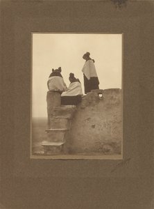 [Hopi, der ser på danserne] af Edward S. Curtis