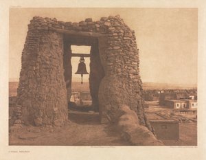Portefølje XVI, plade 564: Acoma-klokketårn af Edward S. Curtis