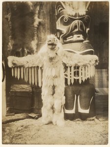 [Hvepsen med den summende hvirvel vil jage dem alle væk]. af Edward S. Curtis