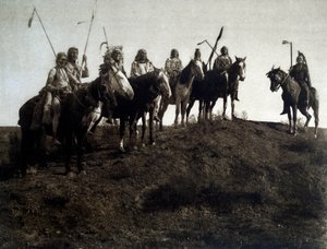 Amerikanske indianere: Apsaroke-kriger til hest af Edward Sheriff Curtis