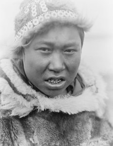 En eskimo-ungdom fra Hooper Bay, Alaska, ca. 1929 (s/h-foto) af Edward Sheriff Curtis