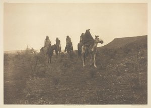 Desert Rovers - Apache, 1903. af Edward Sheriff Curtis