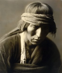 Hastobiga, Navaho Medicine Man af Edward Sheriff Curtis