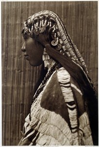 Indian of America: "" Portrait of Indian Girl"" Fotografi af amerikanske Edwards Curtis (1868-1952), 20. århundrede. La Rochelle, New World Museum af Edward Sheriff Curtis