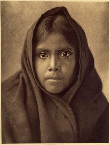 Qahatika pige. Ung Qahatika pige. Disse ørkenindianere bor omkring 60 kilometer fra Pimas-reservatet (Arizona). Foto taget fra bind 2 af Edward S. Curtis