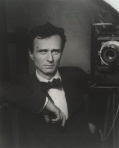 Selvportræt med studiekamera af Edward Steichen