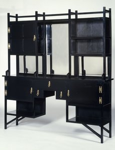 Et William Watt eboniseret sideskab