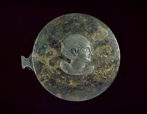 Støbt bronze spejlbetræk med hellenistisk buste af kvinde i relief, 100 f.Kr. - 100 e.Kr. (støbt bronze med indskåret dekoration)