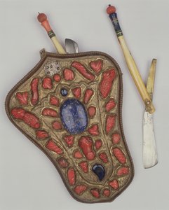 Et par barbermaskiner med holdere, fundet på slagmarken ved Heliopolis (blandet medier)