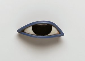 Højre øje fra en antropoid kiste (obsidian, krystallinsk og blåt glas) af Egyptian