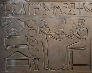 Detalje af relief med tjener, der viser juveler til dronningen, fra Sarcophagus of Queen Kawit, Temple of Mentuhotep II, Deir el Bahari, Egypten