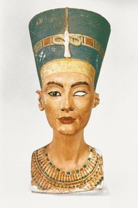 Buste af dronning Nefertiti, set forfra, fra billedhuggeren Thutmoses atelier i Tell el-Amarna (malet kalksten) (se også 114018 & 114020)