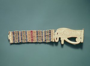 Fleksibelt perlearmbånd, fra Tutankhamons grav, New Kingdom (guld og karneol med guld, fajance og glasperler) (se også 391012-13)