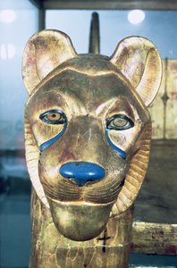 Begravelsessengehoved i form af en løve, fra Tutankhamons grav (ca. 1370-1352 f.Kr.) New Kingdom (stukket og forgyldt træ)