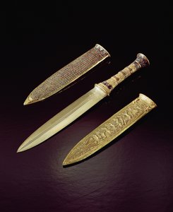 Gulddolk og skede, fra Tutankhamons grav (ca. 1370-1352 f.Kr.) New Kingdom (guld indlagt med halvædelsten)