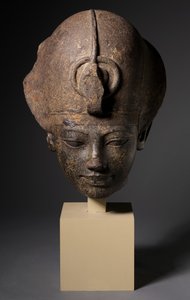 Leder af Amenhotep III iført den blå krone, ca. 1391-1353 f.Kr. af Egyptian 18th Dynasty