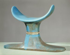 Nakkestøtte, fra Tutankhamons grav (ca. 1370-52 f.Kr.) New Kingdom (blå glaspasta)